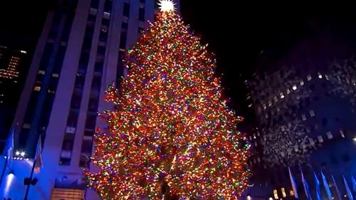 VIDEO Aprinderea bradului de la Rockefeller Center dă startul sezonului de Crăciun din New York