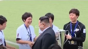 VIDEO | Fotbalistele nord-coreene care au “plâns de fericire” la întâlnirea cu Kim Jong-Un, virale în online / Cum arată teatrul de stat care menține cultul personalității în una dintre cele mai dure dictaturi ale lumii 