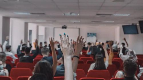 Asociațiile de elevi, adăugate pentru prima dată în proiectul legii învățământului drept colaboratori ai Ministerului Educației – amendament votat de Comisia de învățământ