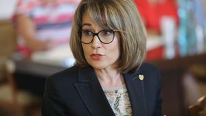 O senatoare PNL acuză PSD că sabotează alegerile pentru președinția României după ce comisia de anchetă a europarlamentarelor a sigilat tabletele pentru prevenirea votului multiplu / Olguța Vasilescu: Tabletele vor fi desigilate în timp util