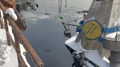 VIDEO Posibilă poluare cu produse petroliere pe Dunăre, la Giurgiu. Un împingător s-a scufundat în zona Plajei Vechi