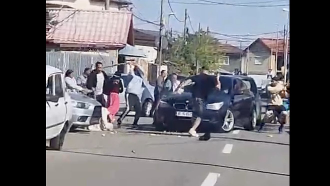 Bătaie în stradă, cu parii, în Piaţa Gării din municipiul Giurgiu. Poliţiştii au reţinut doi bărbaţi