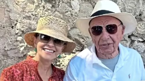 Rupert Murdoch s-a căsătorit pentru a cincea oară. Magnatul media are 93 de ani, iar noua sa soţie are 67 de ani. Mireasa este fosta soacră a lui Roman Abramovici