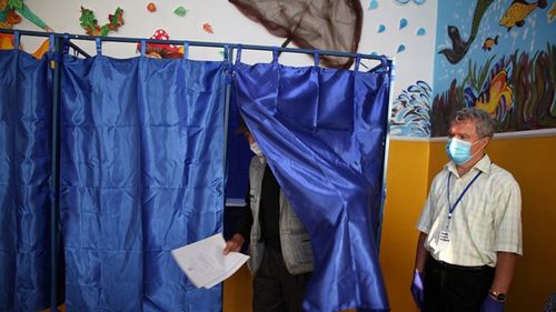 Presa britanică: Alegerile din România și Cehia ar putea explica reticența celor două țări de a intra într-o nouă carantină / Politicienii au considerat că este o măsură nepopulară care ar întârzia alegerile