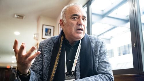 Rusia amenință că îl va acuza pe marele maestru de șah Kasparov în baza legii „agentului străin”, pentru că ar conduce o „societate teroristă”