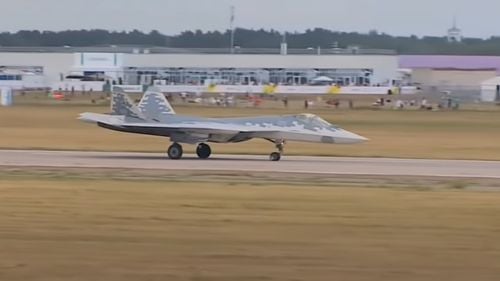 Serviciile secrete britanice: Rusia a folosit împotriva Ucrainei avionul de vânătoare Su-57 de generația a cincea