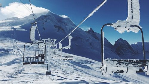 Ziua de schi în stațiuni faimoase din Austria, cu doar 5 euro mai scumpă decât la Predeal. Cât costă un skipass în România, Austria și Bulgaria