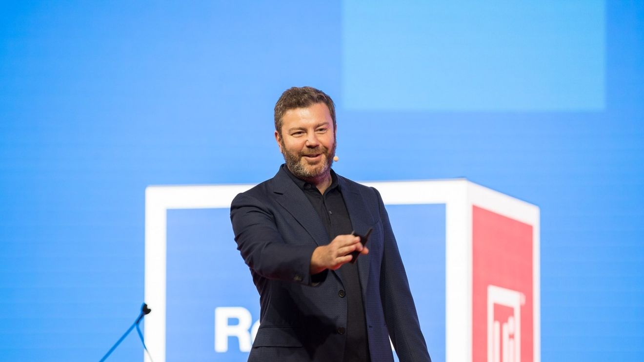O instanță le-a interzis publicațiilor Gândul si Cancan să mai scrie despre viaţa privată a omului de afaceri Daniel Dines, fondatorul UiPath