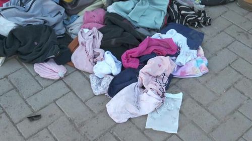 Sinistrații din Galați, afectați de inundații, au primit donații de la unii români: șosete uzate și lenjerie intimă purtată