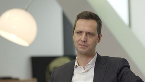 INTERVIU VIDEO Volker Raffel, directorul general al E.ON România: Lipsa investițiilor din trecut și situația globală sunt motivele pentru creșterea prețurilor la energie / Posibile soluții: Reducerea impozitelor pe energie