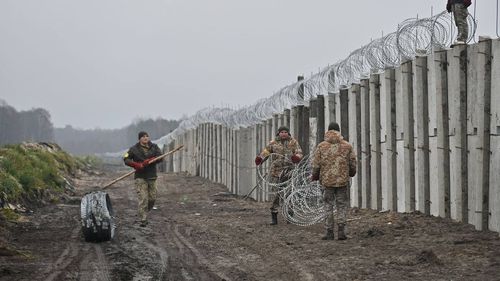 Ucraina construiește un zid la granița cu Belarus