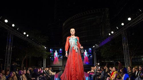 Începe Romanian Fashion Week la Iași / Trei zile de defilări de modă pe cel mai mare catwalk din țară / Evenimentul împlinește 25 de ani