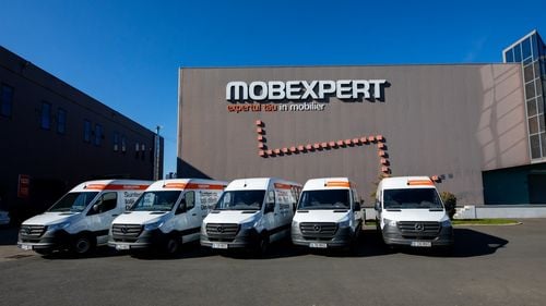 Cum să rămâi modern, să faci bani, dar să fii și sustenabil atunci când produci mobilă