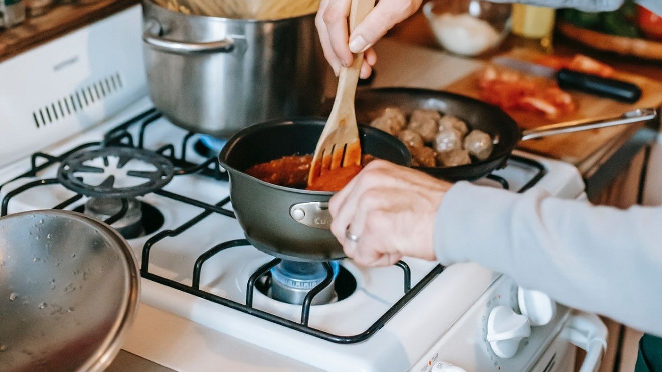 De două ori mai mulți clienți români de gaze decât în urmă cu 15 ani. Consumul este însă cu 30% mai mic, dar extinderea rețelei continuă