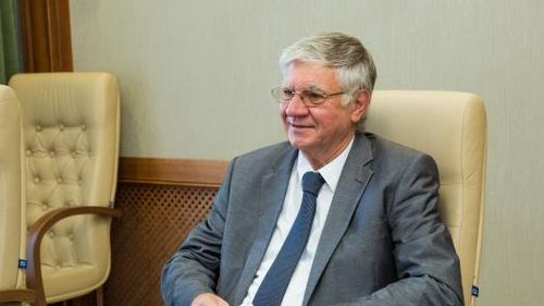Ambasadorul Ungariei la Chișinău, acuzat că a blocat o stradă intens circulată și a lovit un polițist. Ambasada Ungariei acuză un comportament agresiv al omului legii