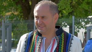 SURSE Medicul veterinar Fănel Bogos, reținut într-un nou dosar penal / Sunt vizate de DNA 10 persoane, pentru trafic de influență, șantaj și dare de mită / Bogos, unul dintre cei mai mari producători din industria avicolă, a fost reținut în octombrie pentru „uciderea animalelor, cu intenție, fără drept”