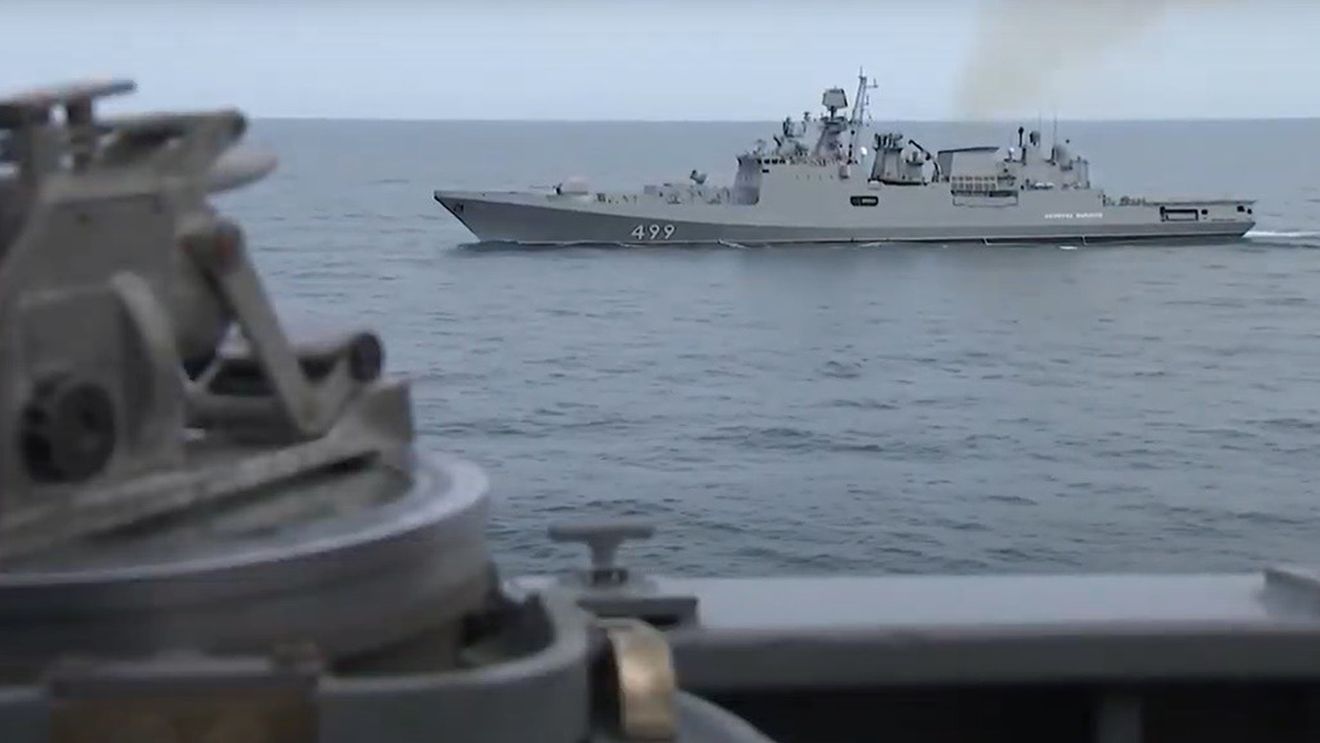 Serviciile secrete britanice: Marinarii ruși ar putea încerca să rețină nave comerciale în Marea Neagră