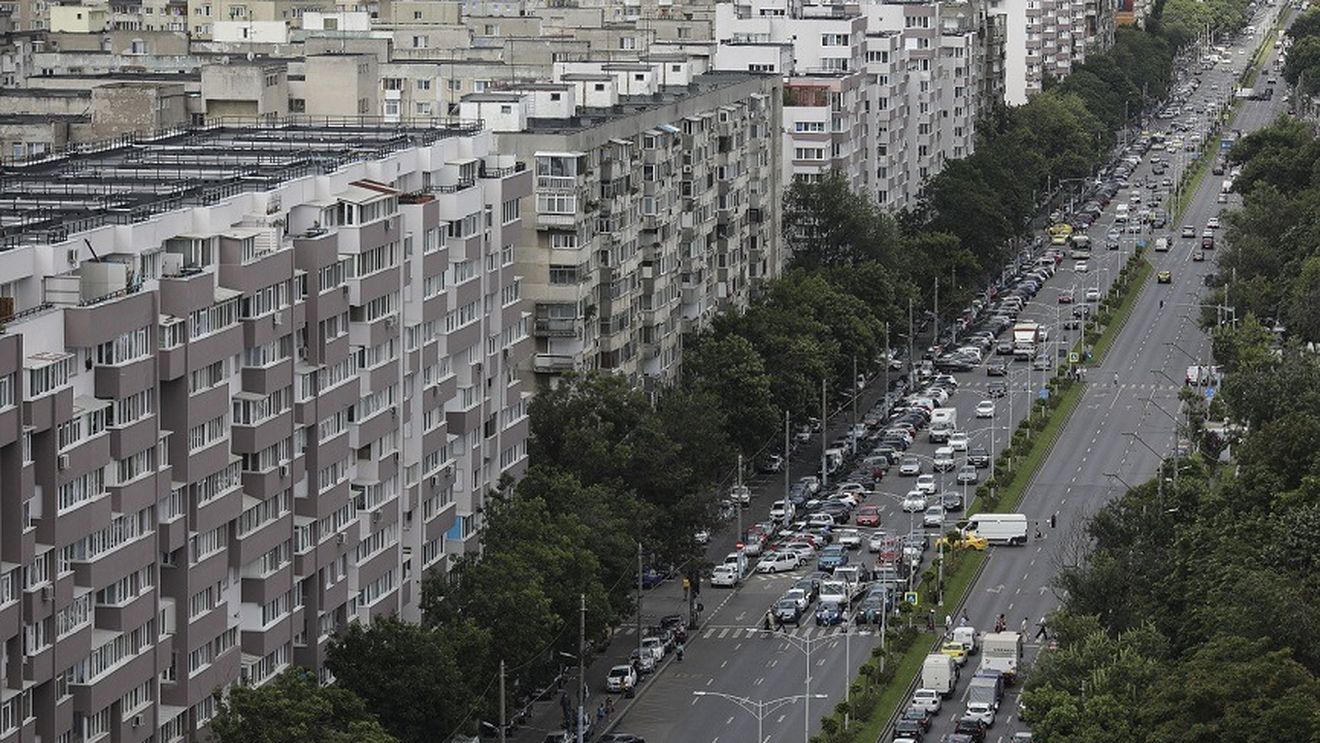 Premieră în București: începe ”inspecția vizuală” a clădirilor pentru determinarea riscului seismic