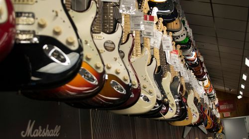 De la Simbolul lui Prince la "monstrul cu două capete" al lui Jimmy Page: 10 dintre cele mai emblematice chitare din istorie