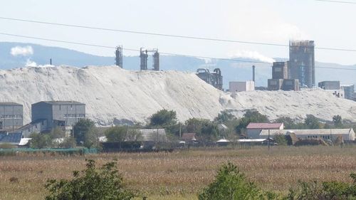 Consiliul Local Bacău a votat transferul depozitului de deșeuri chimice la Ministerul Mediului. Halda de fosfogips va fi neutralizată și închisă/ Inițial, PSD și Partidul Ecologist au blocat proiectul