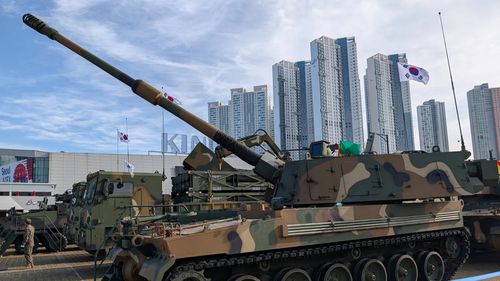 Corespondență din Changwon. În Coreea de Sud a început producția pentru România a cinci obuziere autopropulsate K-9A1 și două vehicule de suport K-10: au fost sudate primele elemente