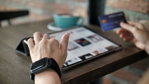 Fraudele financiare sunt tot mai sofisticate. Mihai Rotariu, DNSC: Nimeni nu-ți oferă după o lună de 10 ori suma investită