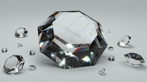 Un colier misterios din 500 de diamante, care ar avea legătură cu Maria Antoaneta, regina Franței, este scos la licitaţie