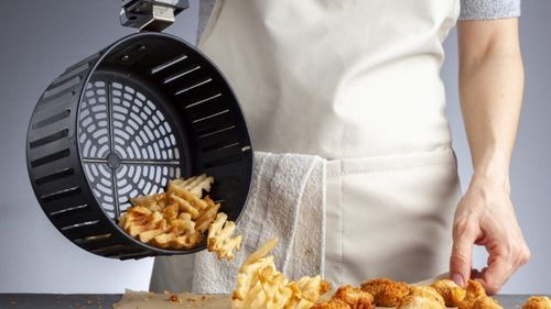 Rețetă: Nuggets de pui la airfryer, atât de buni încât rivalizează cu cei din fast-food / E o alternativă sănătoasă și nici măcar nu se gătesc greu