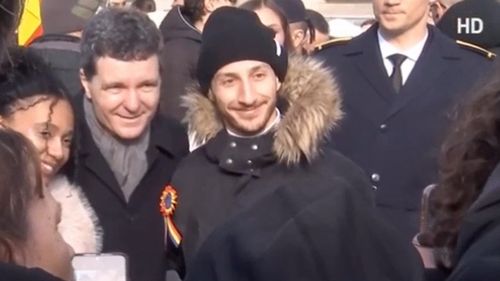 VIDEO Președintele Nicușor Dan, baie de mulțime de aproape 2 ore în București după parada militară