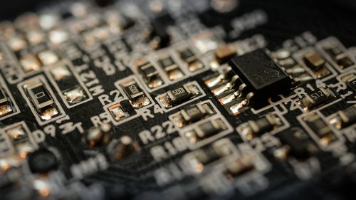 Computerele cuantice: ce sunt, unde pot fi folosite și de ce sunt atât greu de construit