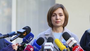 LIVE Partidul Maiei Sandu, victorie categorică în alegerile cruciale din Republica Moldova /  Poliția anunță că oamenilor le sunt promiși bani pentru a ieși în stradă / PAS obține 55 de mandate parlamentare din cele 101, Blocul ”Patriotic” - 26, Alternativa - 8, Partidul Nostru și Democrația Acasă - câte 6 mandate / Igor Dodon anunță protest luni