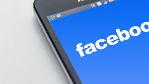 Un nou ex-angajat Facebook vrea să denunțe compania în fața Congresului SUA.  Sophie Zhang susține că simte că are „sânge pe mâini” după ce a lucrat pentru Facebook