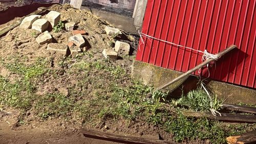 FOTO VIDEO O casă a ars în Galați după ce a fost lovită de un fulger / Au ars acoperișul și bunurile aflate în interior
