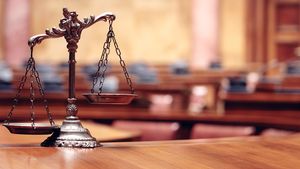 Premiul ”Best Oralist Award”, primit de o echipă a Universităţii de Vest din Timişoara / Competiţia simulează procese în fața Curţii Europene a Drepturilor Omului