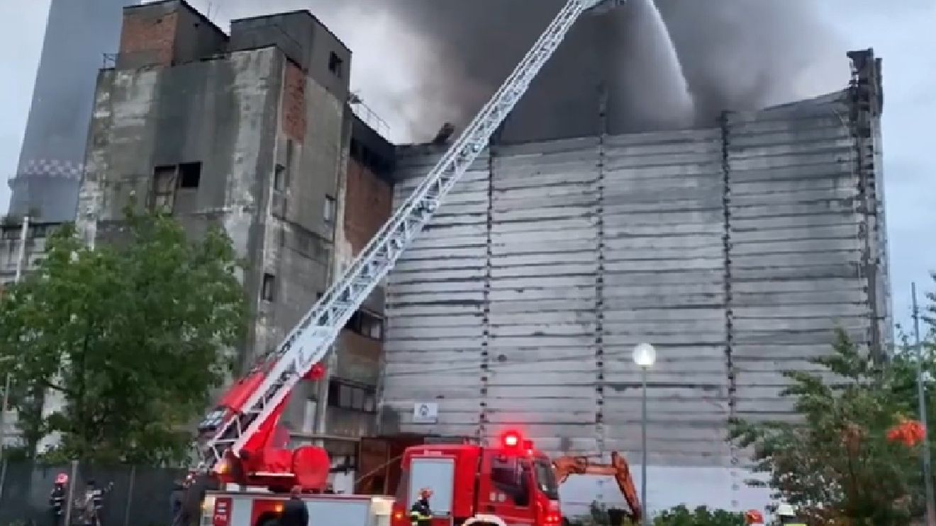 Prahova: Intervenţie a pompierilor la incineratorul de la Brazi, unde focul s-a reaprins